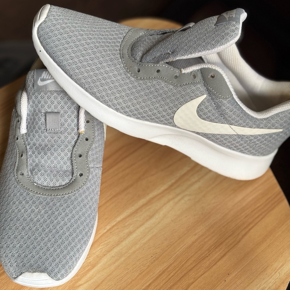 Nike White and Gray Women’s Sneakers Size 8